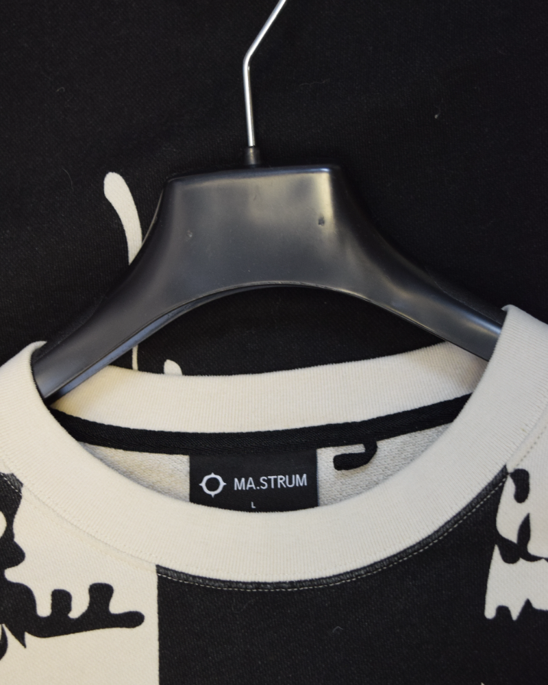 MA strum Over Camo Print Crewneck Sweatshirt Black and White detail view
