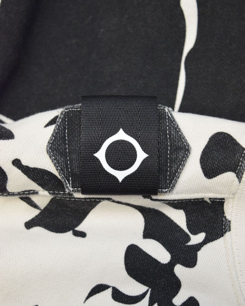 MA strum Over Camo Print Crewneck Sweatshirt Black and White detail view