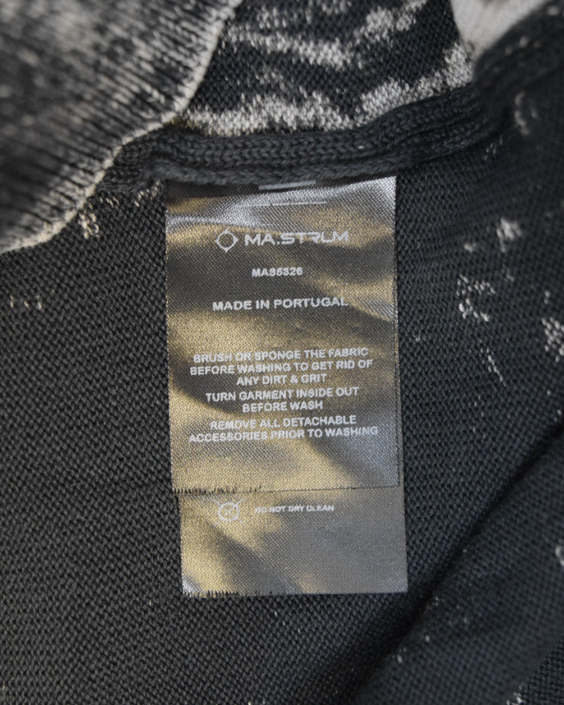 MA strum Acid Wash Sweatshirt Black detail view