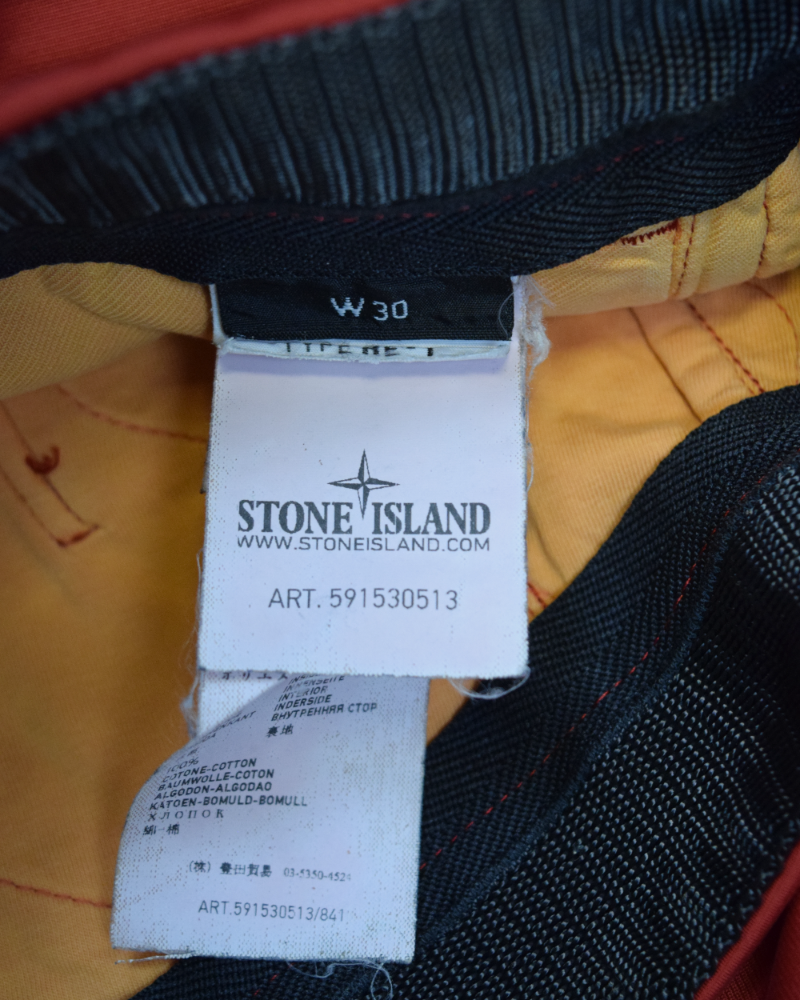 Stone island Quilted Bermuda Shorts red detail view