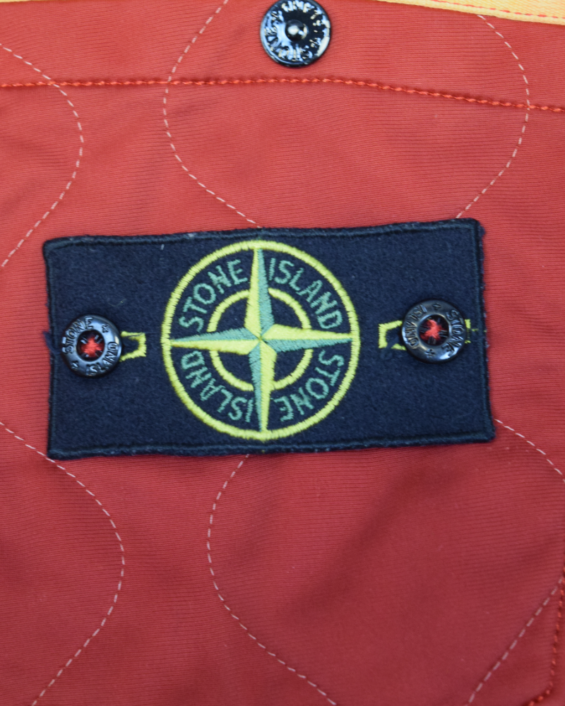Stone island Quilted Bermuda Shorts red detail view