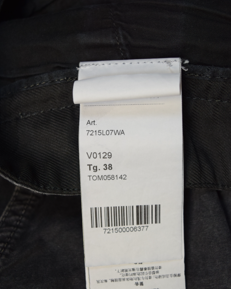 Stone Island Old Effect Cargo Shorts Black detail view