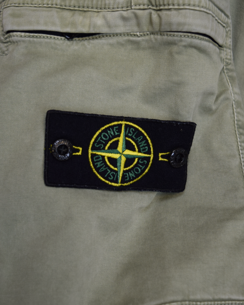 Stone Island Old Effect Cargo short Sage Green detail view