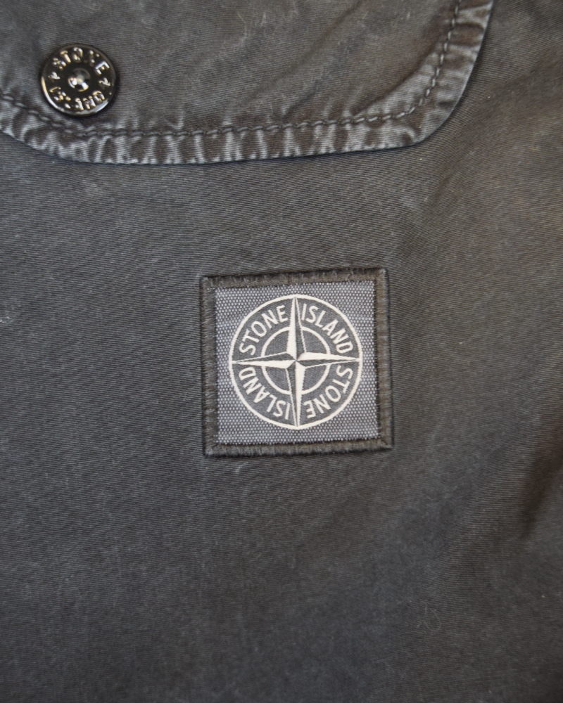 Stone Island Old Effect Cargo shorts Black detail view