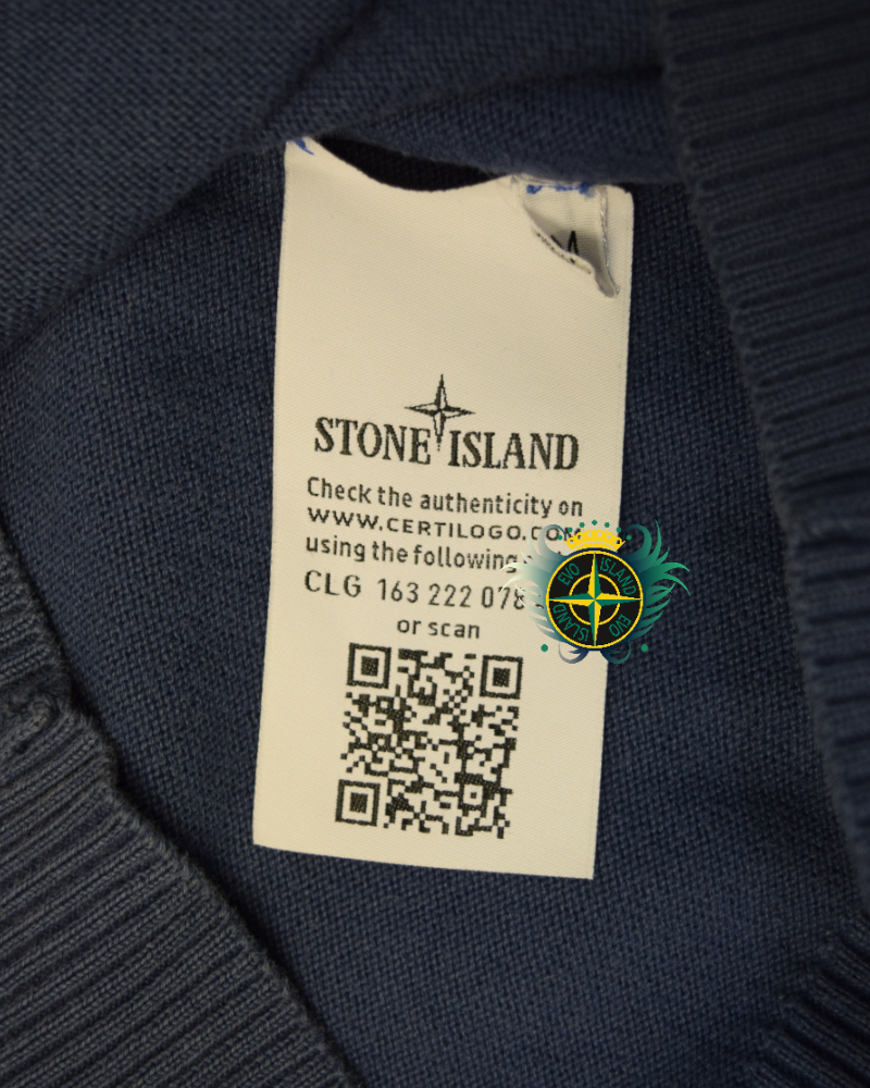 Stone Island 1/4 zip sweatshirt Blue detail view