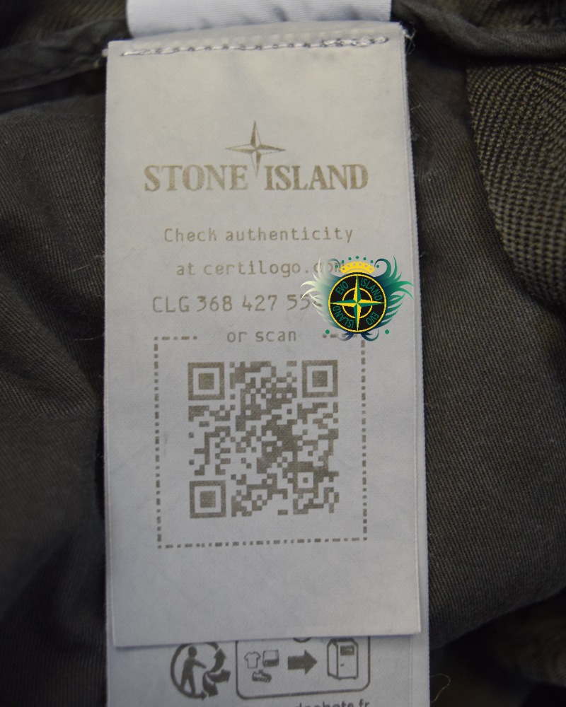 Stone Island Old Effect Treatment Cargo Shorts Black detail view