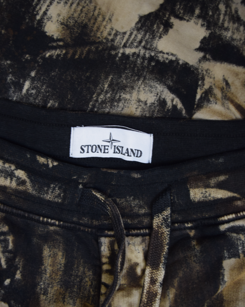 stone island X Snowbeast Jogger shorts black detail view