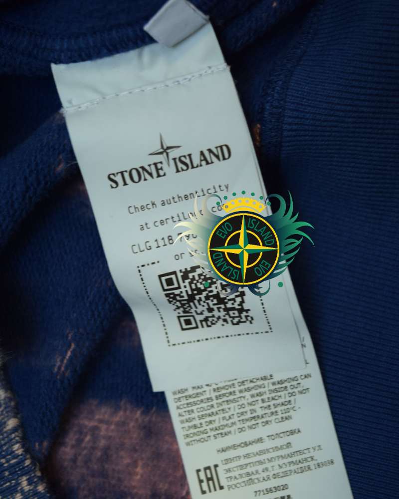 stone island X Snowbeast crewneck green detail view