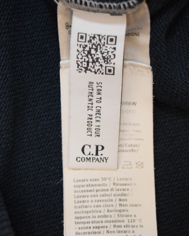 C.P Company crewneck Lens sweater navy blue detail view