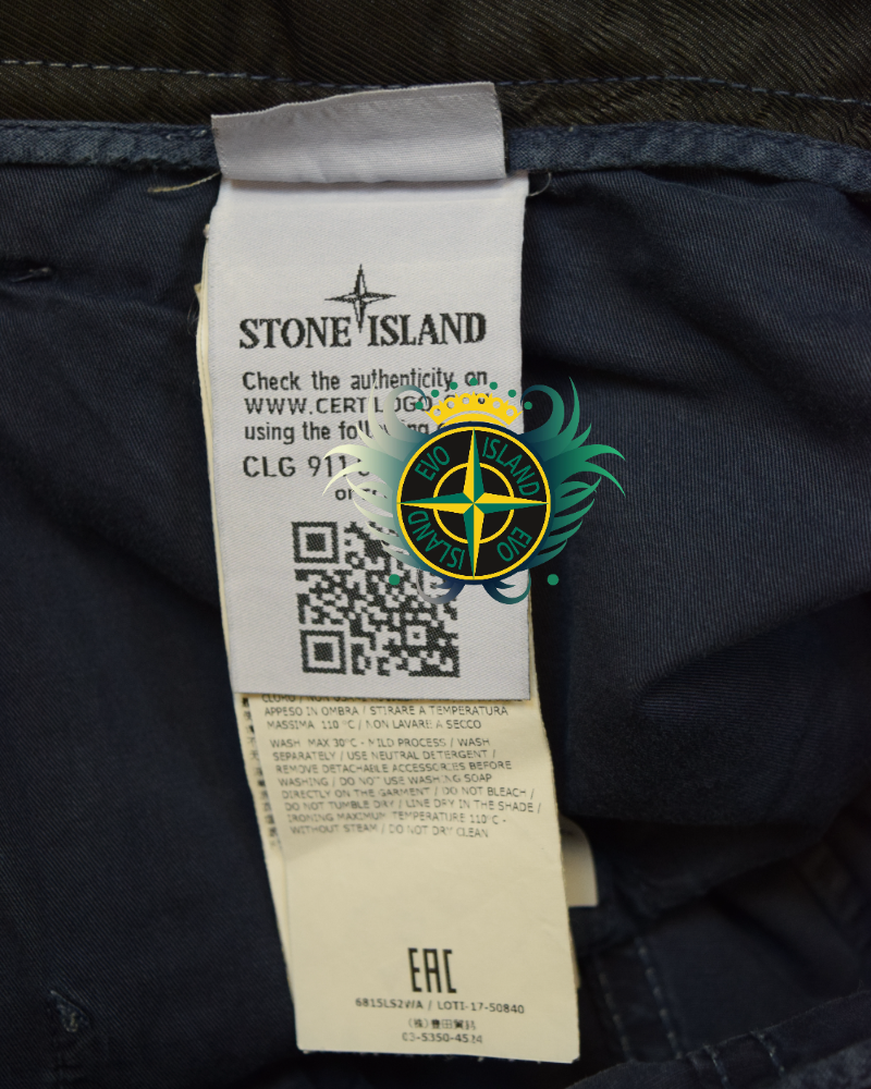 Stone Island Old Treatment Cargo Shorts Blue detail view