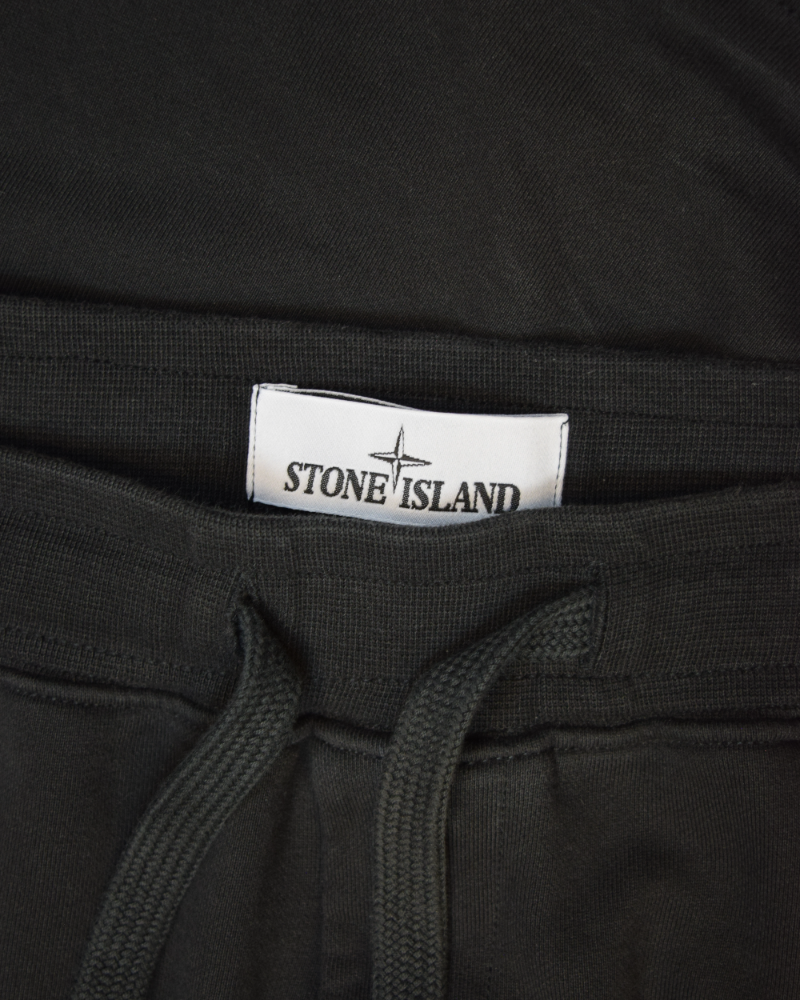 Stone Island Embroidered Pattern Shorts Black detail view