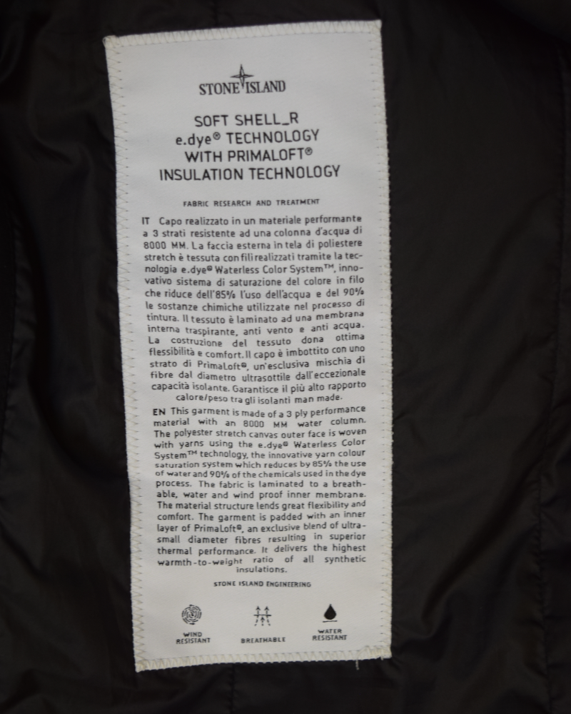 Stone Island Soft Shell_R E.Dye Technology With Prima Loft Insulation Tech Black detail view