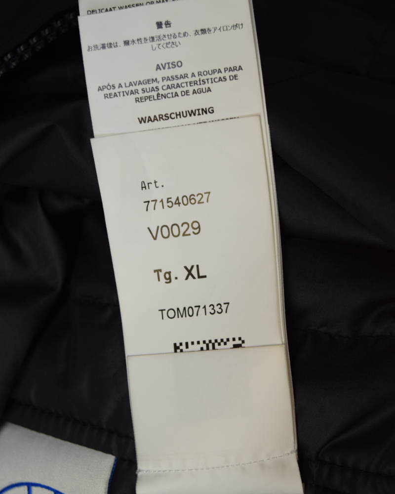 Stone Island Soft Shell_R E.Dye Technology With Prima Loft Insulation Tech Black detail view