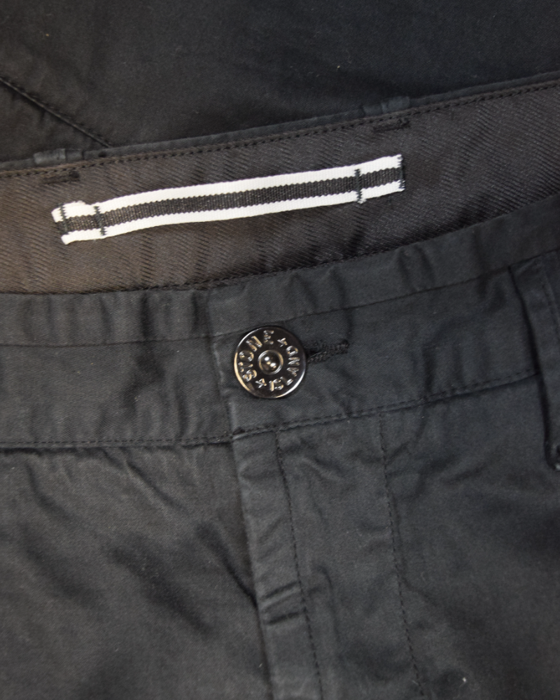2214 Stone Island Cargos Black detail view