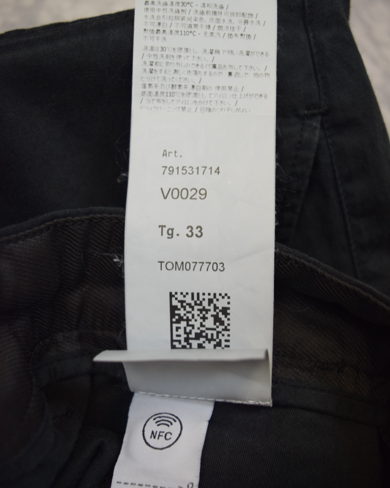 2214 Stone Island Cargos Black detail view