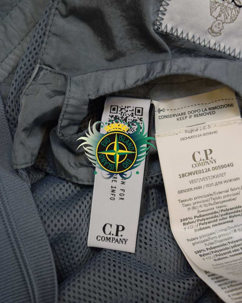 C.P. Company Chrome R Gilet Blue detail view