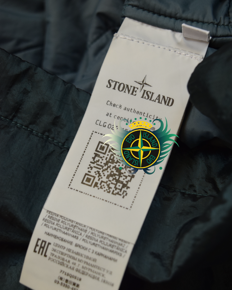 Stone Island Nylon Metal In Econyl Regenarated Nylon With PrimaLoft TC Green detail view