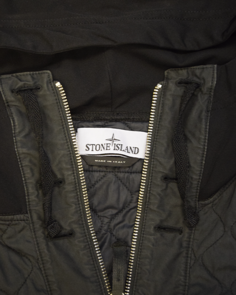 Stone Island 50 Fili Quilted TC Black detail view