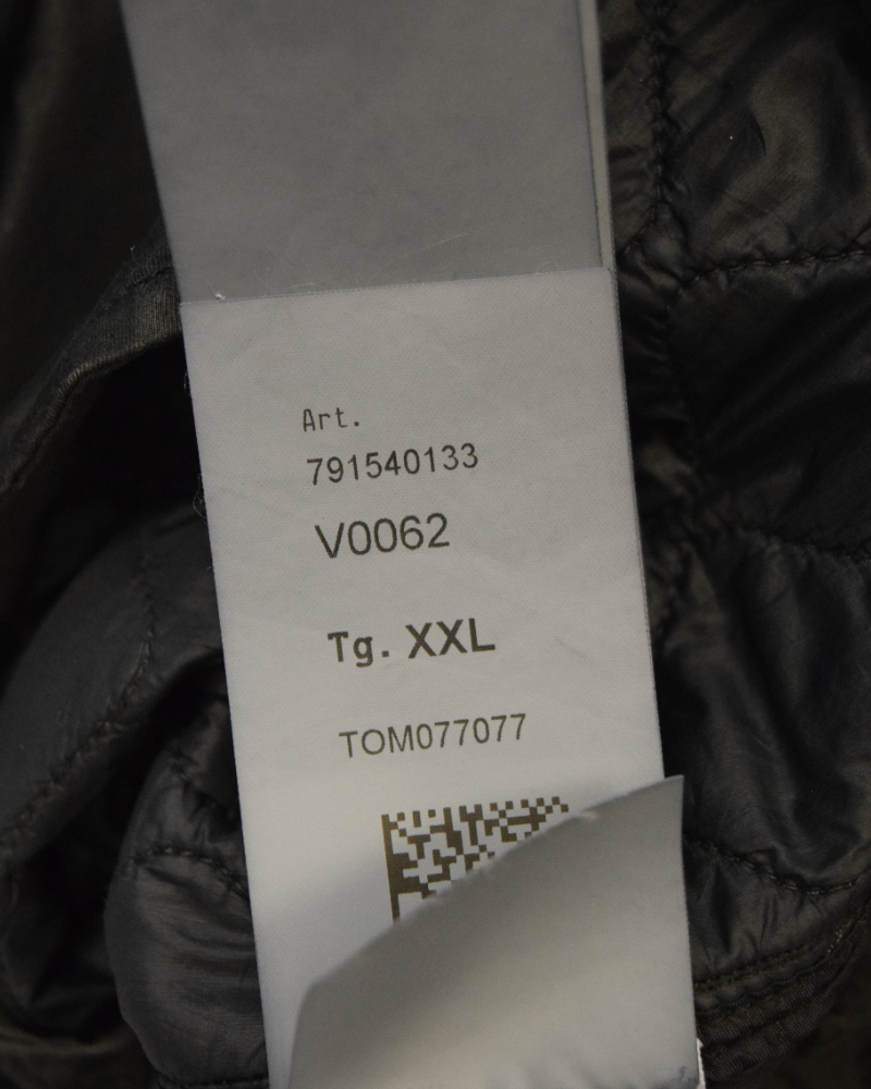 Stone Island 50 Fili Quilted TC Black detail view