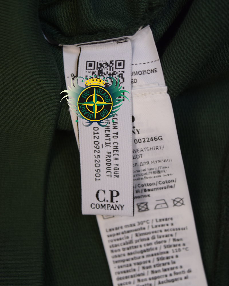 C.P. Company 1/4 Zip Sweatshirt Dark Green detail view