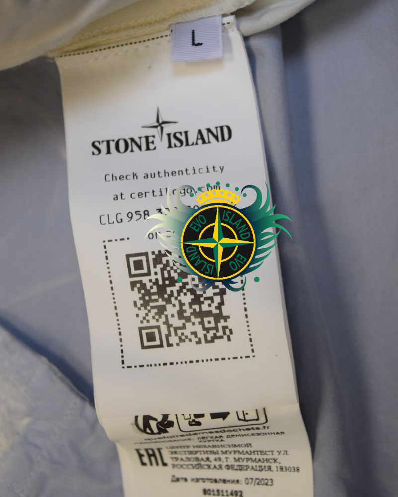 Stone Island Light Reacting 'LUCE' Print Technique - 1/4 Zip Overshirt White/blue detail view