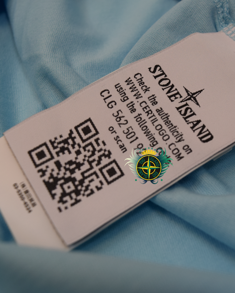 stone island compass patch T-Shirt baby blue detail view