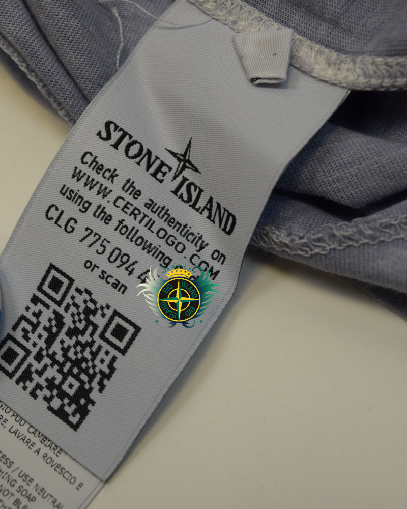 Stone island compass patch T-Shirt grey detail view