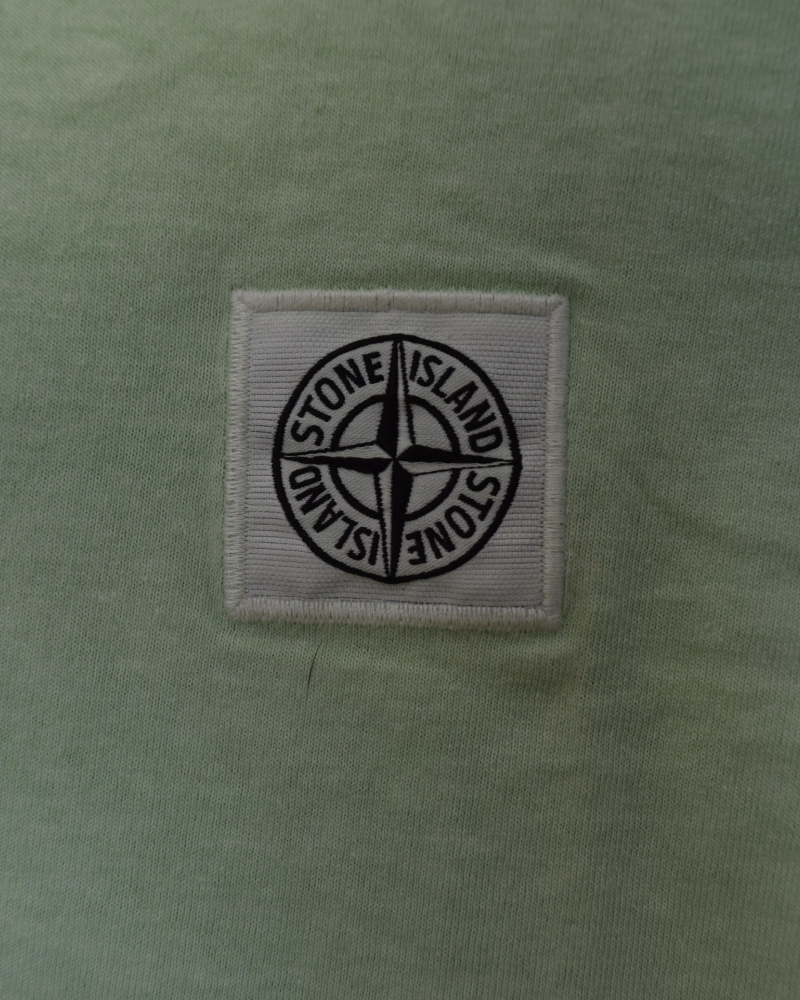 Stone island compass patch T-Shirt green detail view