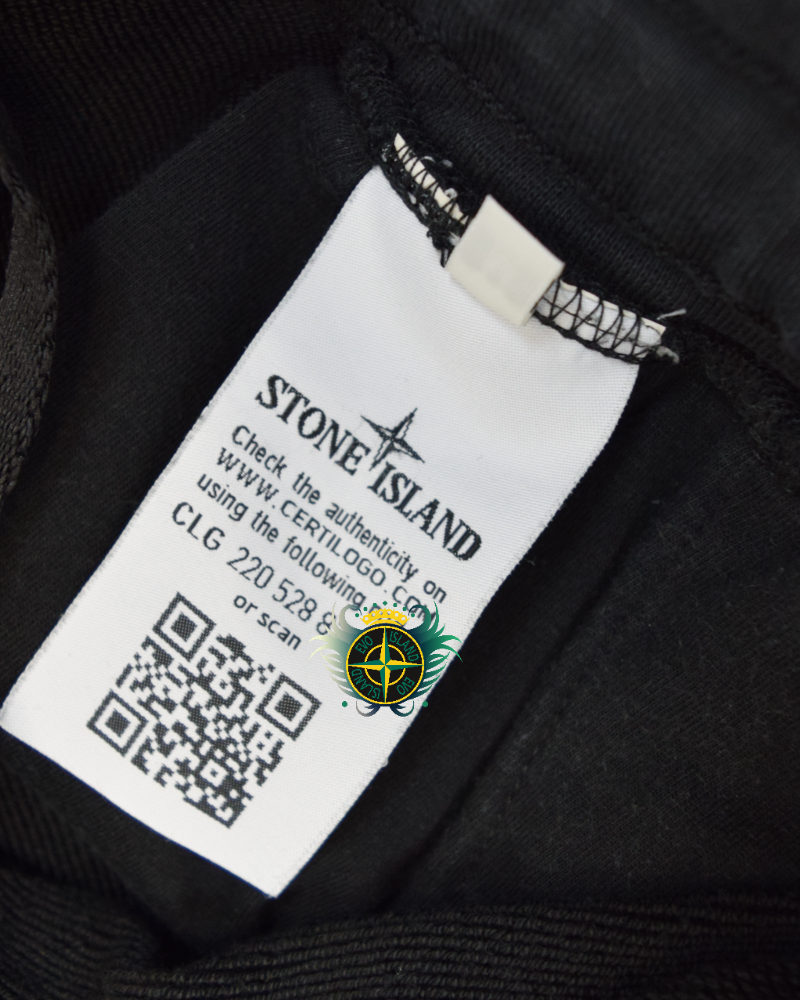 Stone Island Marina Bermuda shorts Black detail view