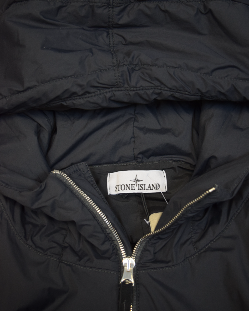 Stone Island Skin Touch Nylon-TC With Polar Tech Alpha Tech S.I. Stellina Black detail view