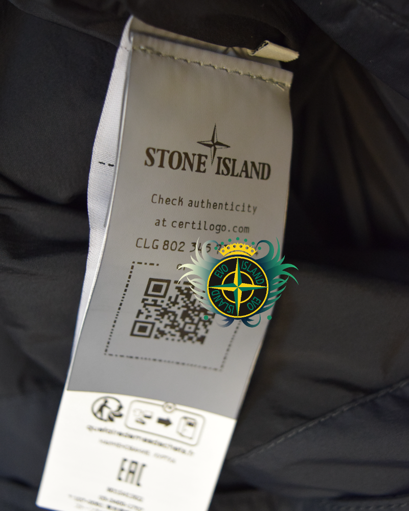 Stone Island Skin Touch Nylon-TC With Polar Tech Alpha Tech S.I. Stellina Black detail view