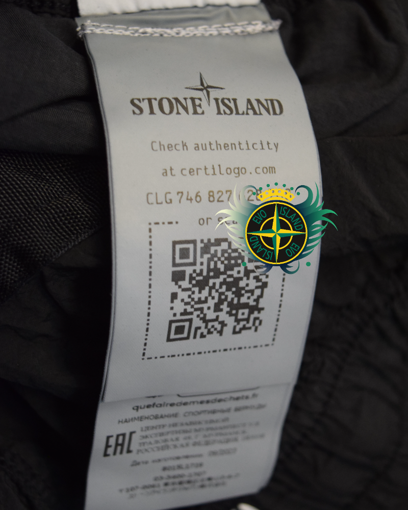 Stone Island Nylon Metal Cargo Shorts Navy Blue detail view