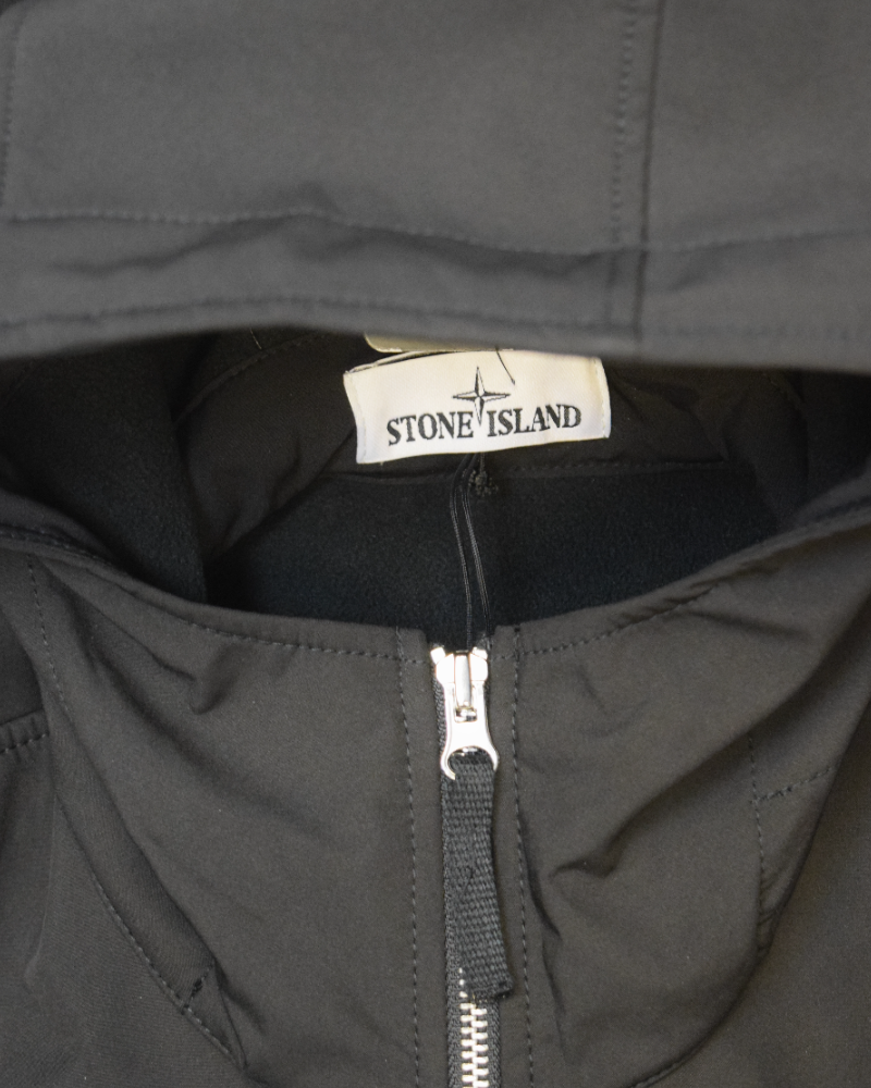Stone Island Soft Shell-R Edye Jacket black detail view