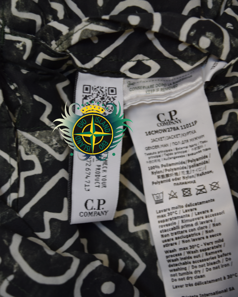 C.P Company Flat Nylon Goggle Jacket Drak Green detail view
