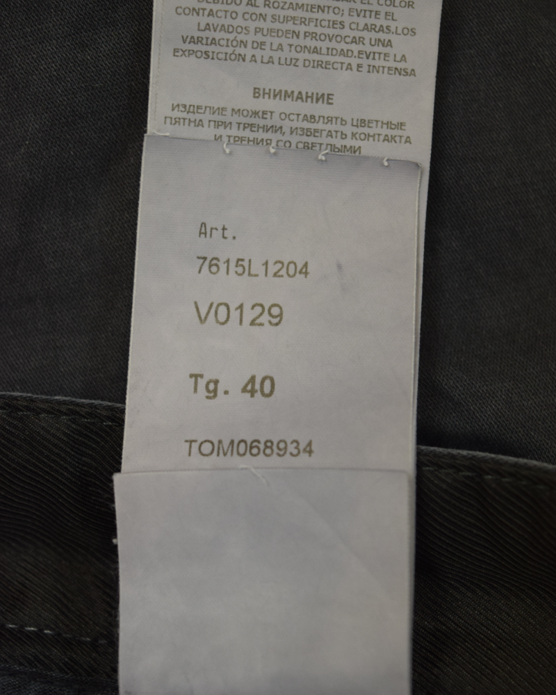 Stone island Old Treatment Cargo shorts grey detail view