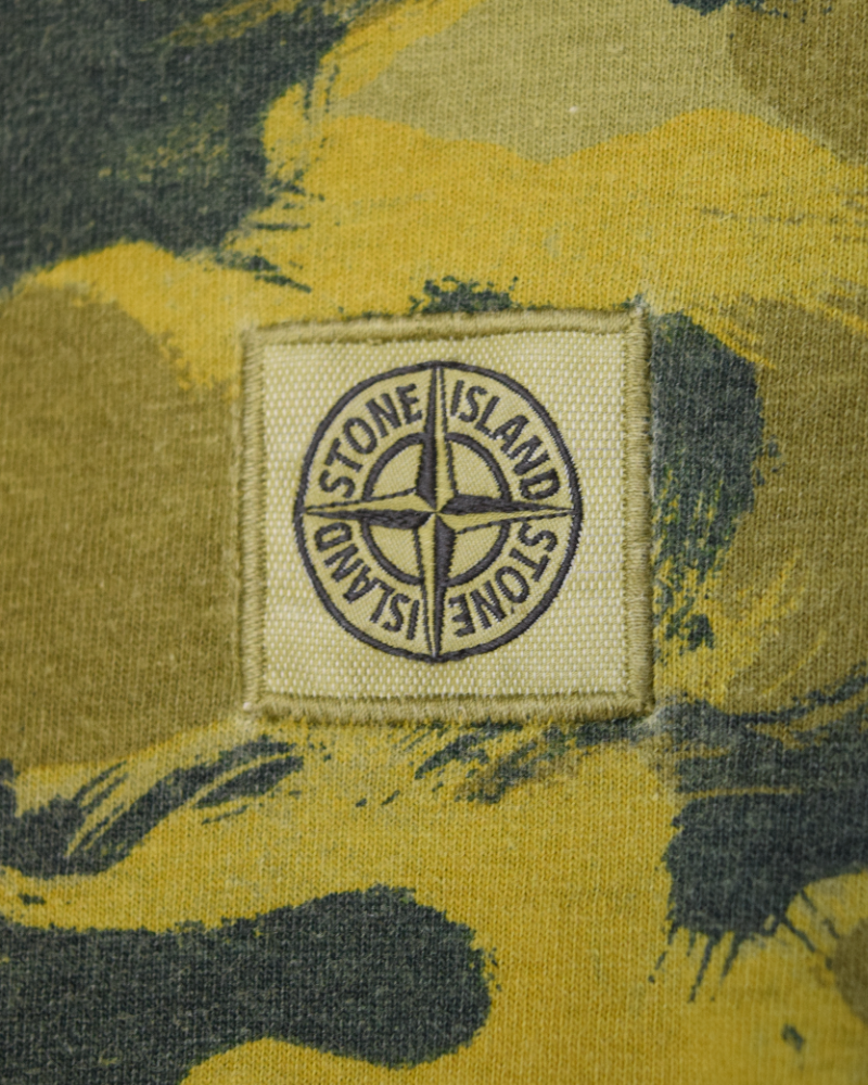 stone island patch project camo t-shirt Junior green detail view