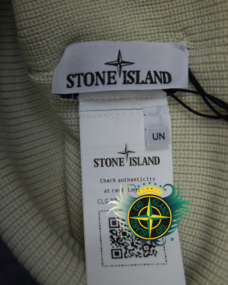 Stone Island Beanie Off White detail view