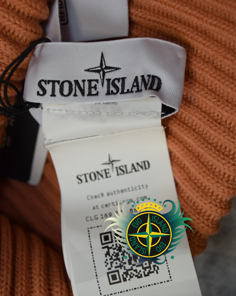 Stone Island Beanie Terracotta detail view