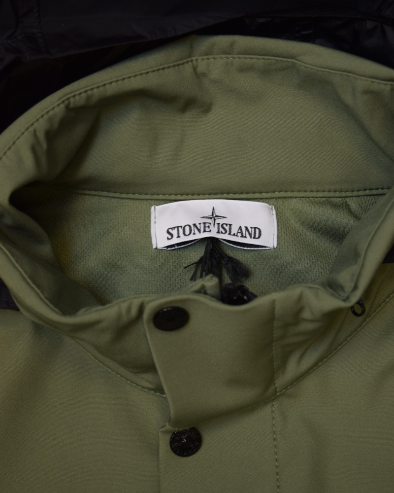 Stone Island Light Soft Shell R E-Dye Technology Green detail view