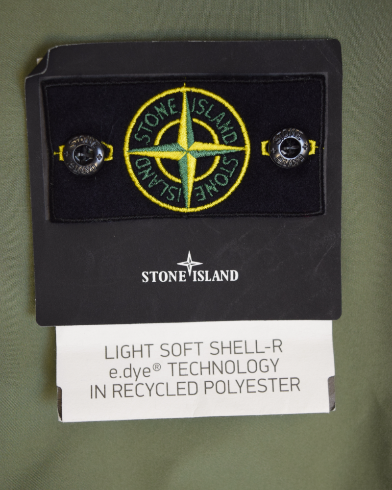 Stone Island Light Soft Shell R E-Dye Technology Green detail view