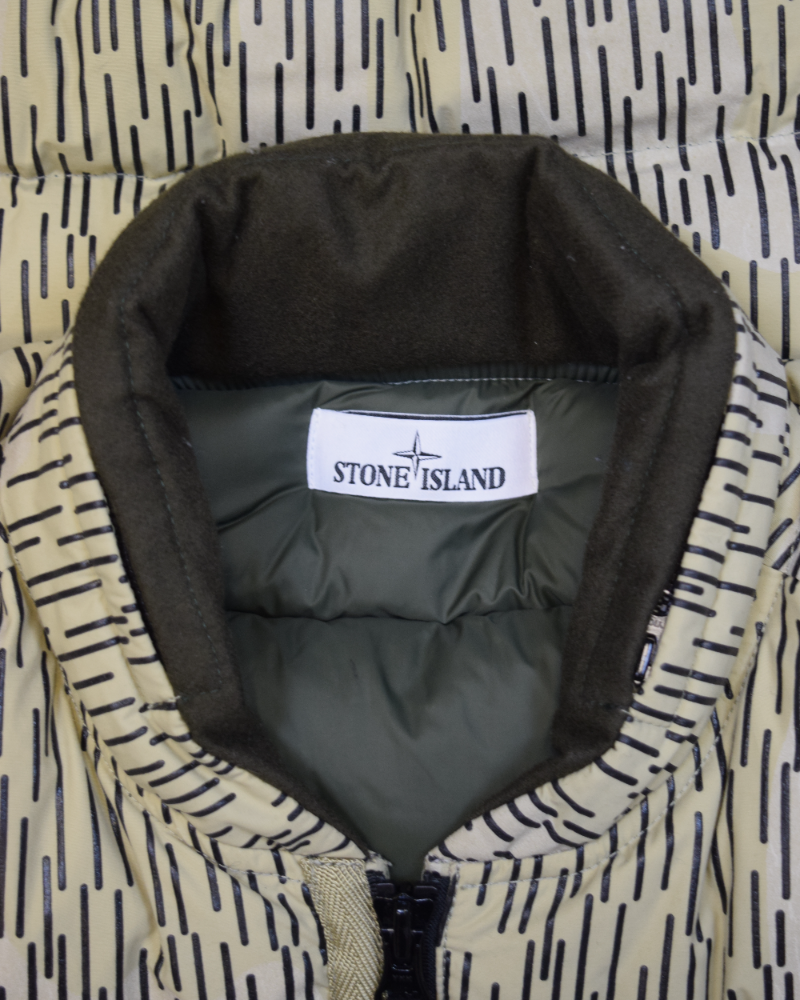 Stone Island Rain Camo Naslan Light Watro Reflective Down Bomber Jacket Camo detail view