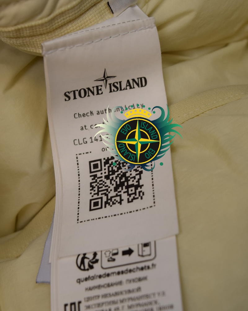 Stone Island Seamless Tunnel Nylon Down TC Cream detail view