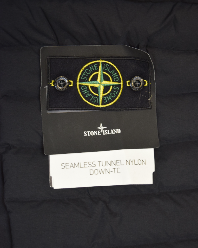 Stone Island Seemless Tunnel Nylon Down TC Black detail view