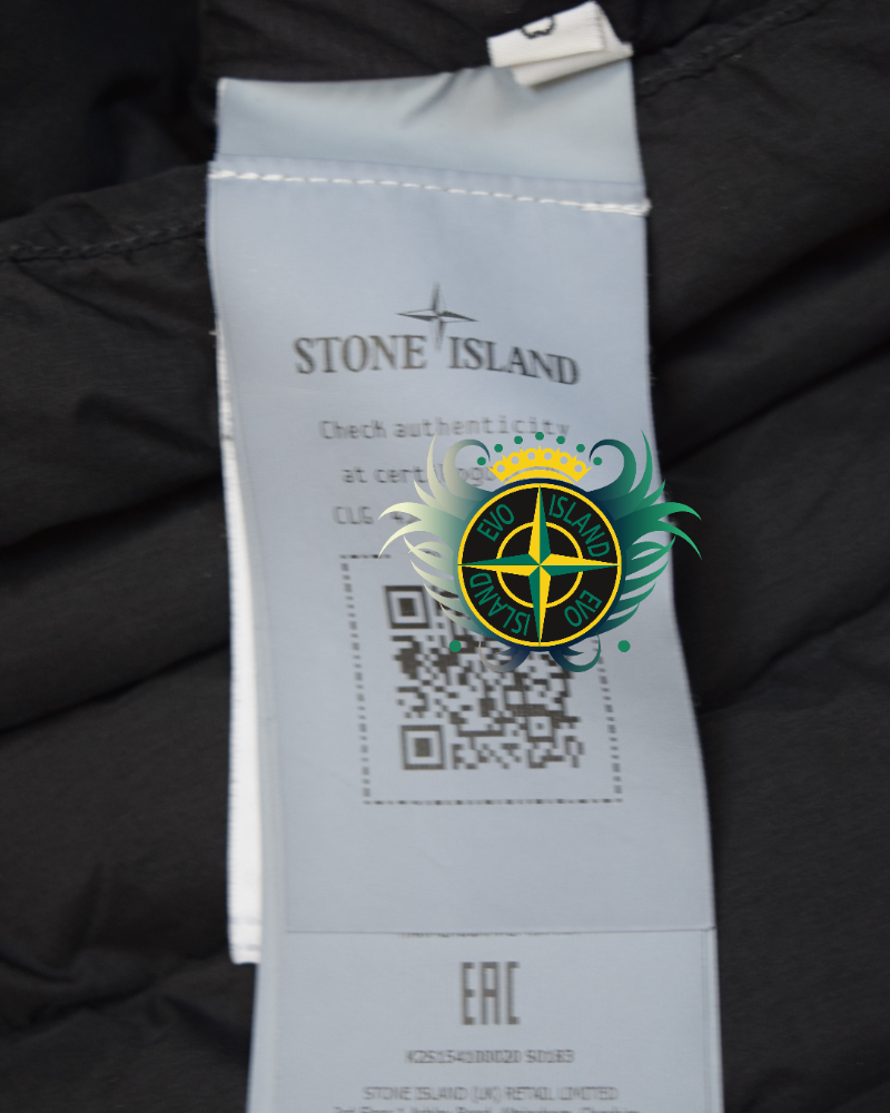 Stone Island Seemless Tunnel Nylon Down TC Black detail view