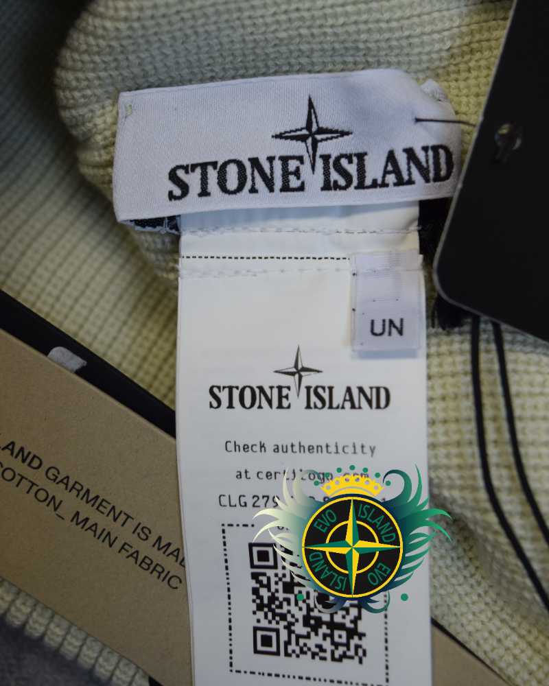 Stone Island Beanie Off White detail view